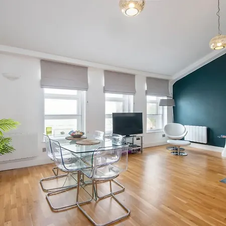 Mulberry North Penthouse By City Living London
